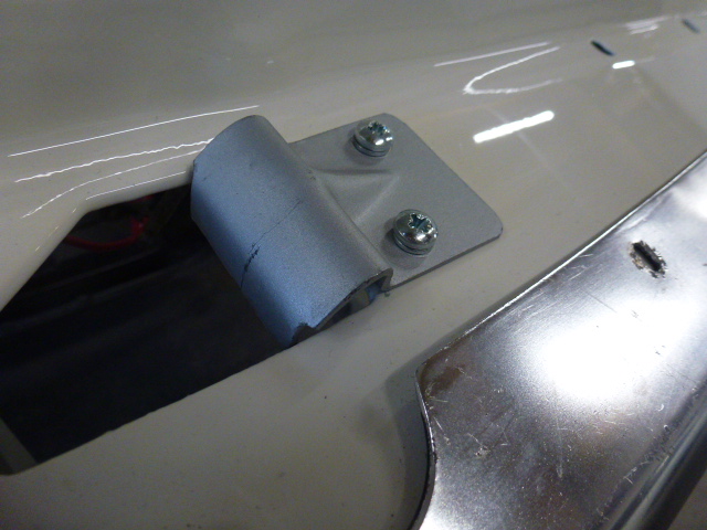 MK1 ESCORT, BONNET LATCH AND STRIKER PLATE SCREWS - Image 5
