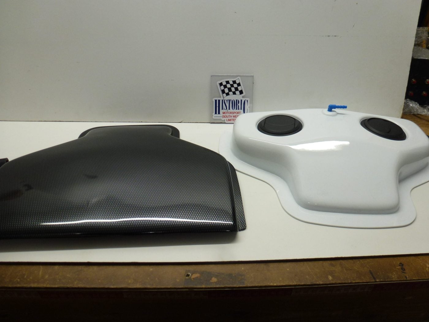 UNIVERSAL, ROOF VENT KIT WITH CARBON FIBRE LOOK OUTER VENT, RALLY, RACE, MOTORSPORT