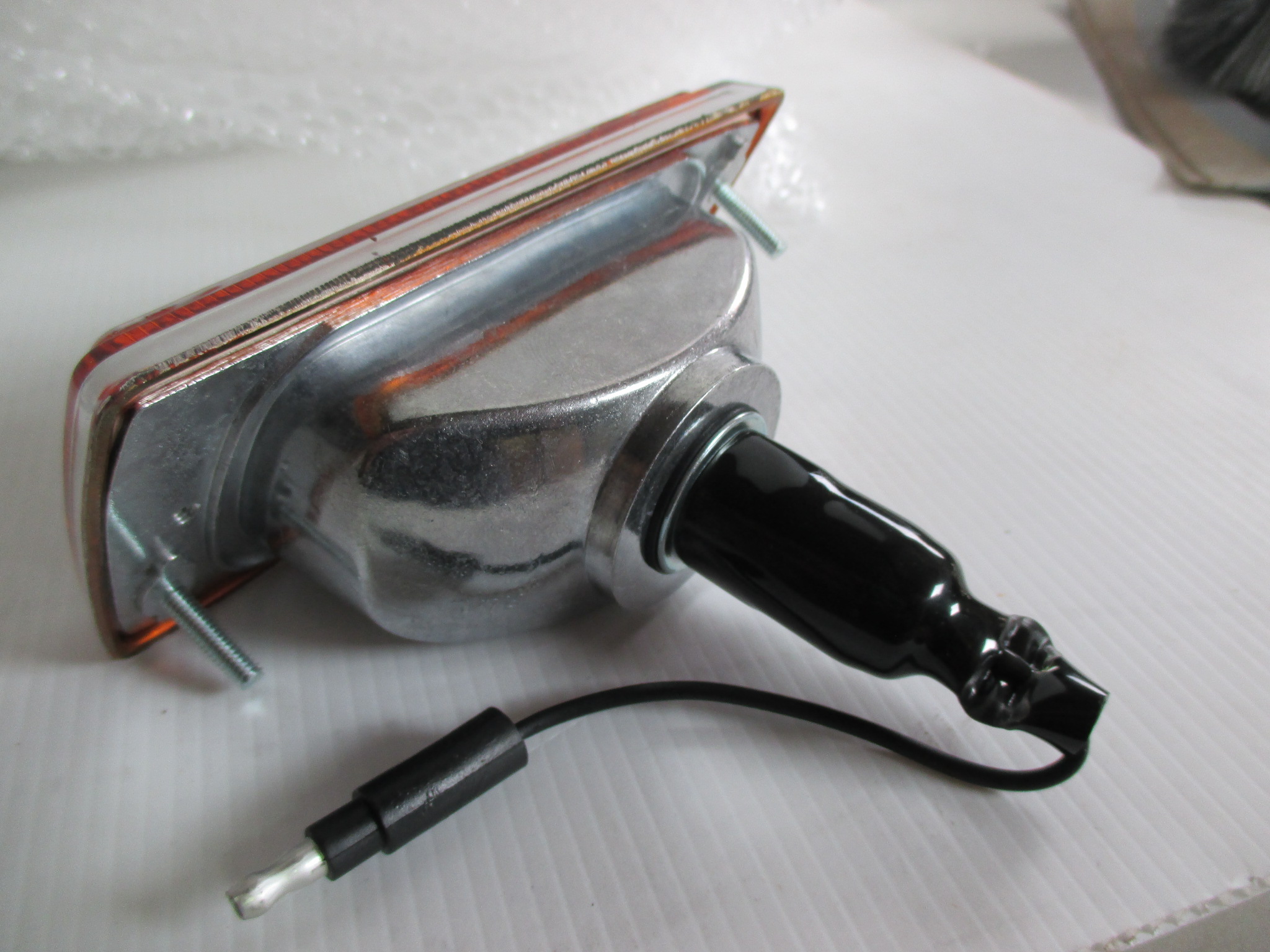 PAIR OF MK1 ESCORT FRONT INDICATORS WITH LENSES - Image 12