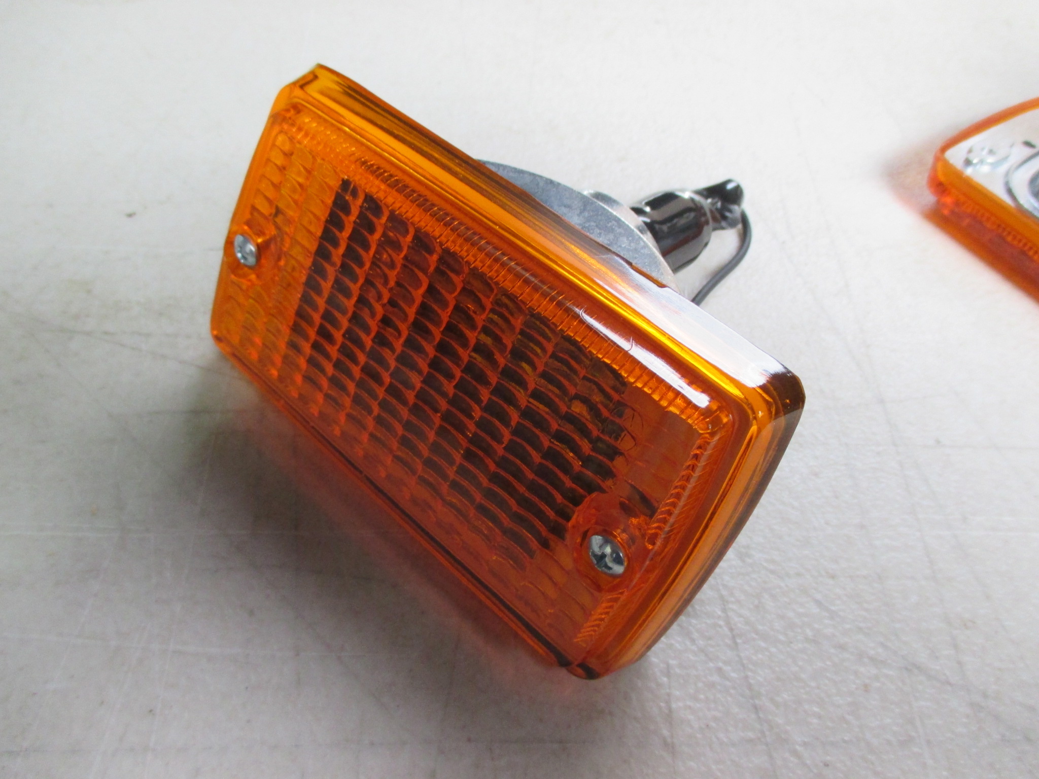 PAIR OF MK1 ESCORT FRONT INDICATORS WITH LENSES - Image 9