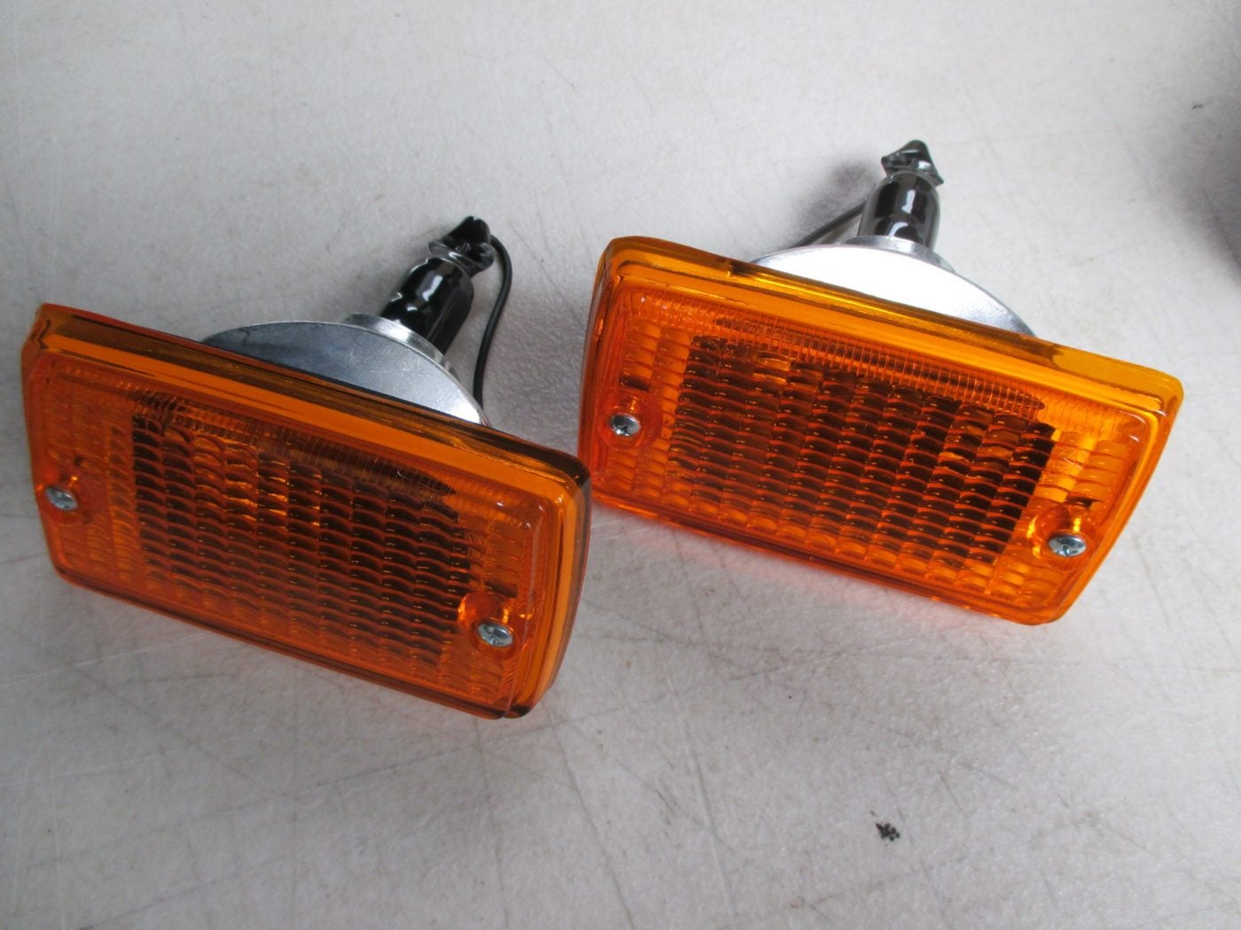 PAIR OF MK1 ESCORT FRONT INDICATORS WITH LENSES