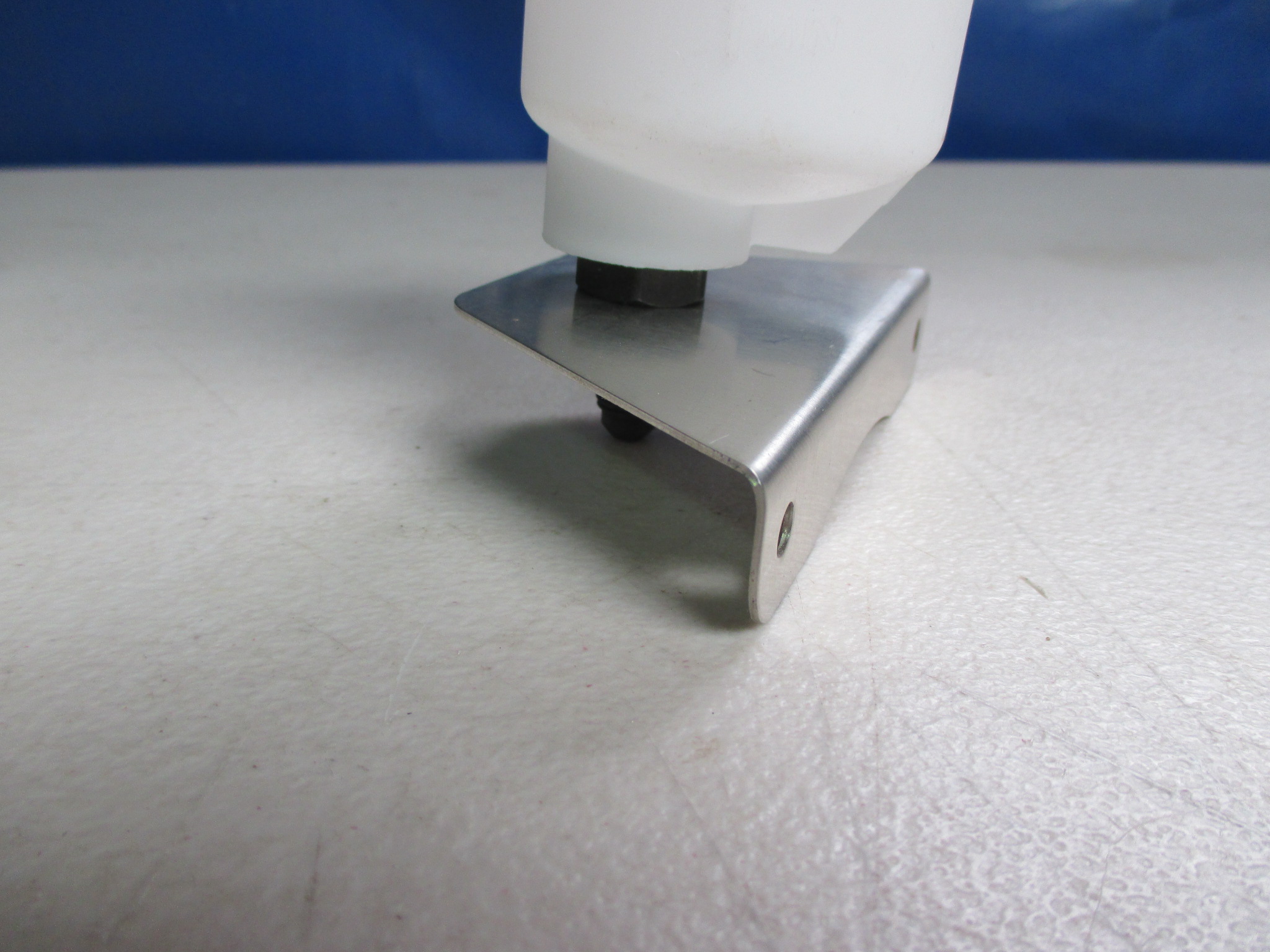 MOUNTING BRACKET FOR GIRLING TYPE RESERVOIRS - Image 2