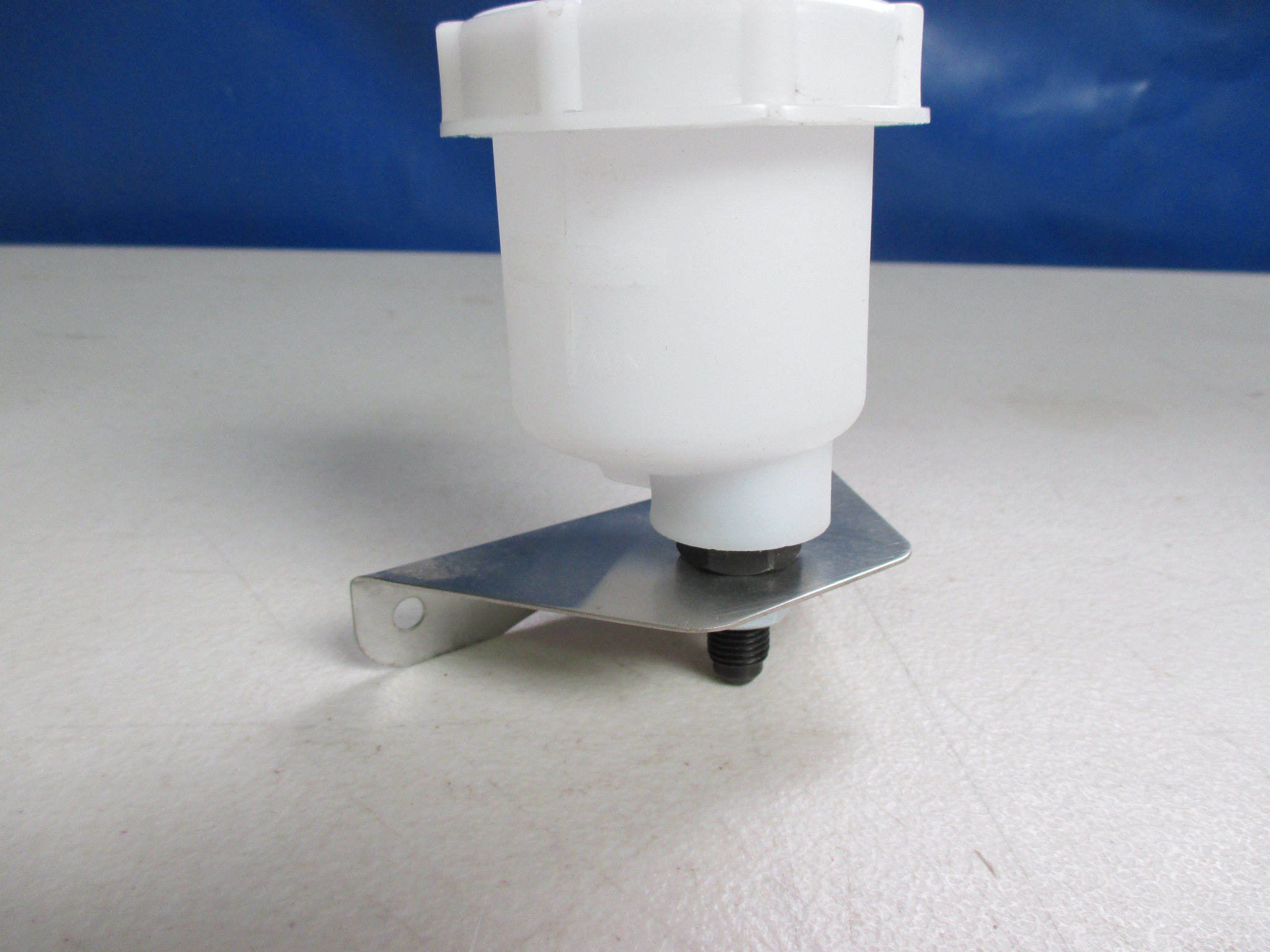 MOUNTING BRACKET FOR GIRLING TYPE RESERVOIRS - Image 4