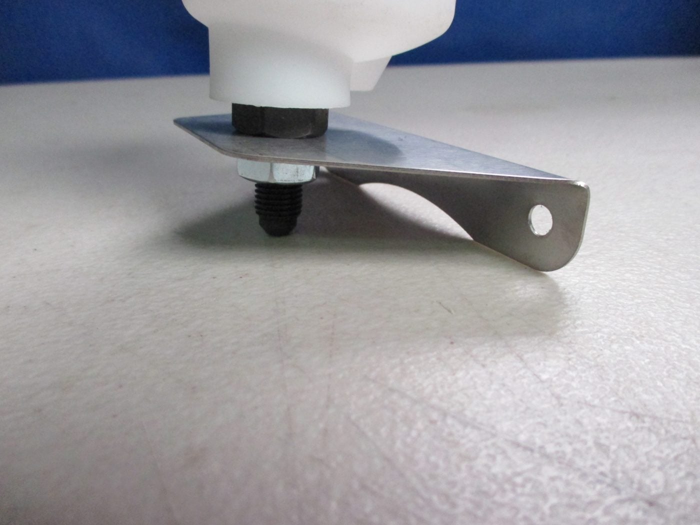 MOUNTING BRACKET FOR GIRLING TYPE RESERVOIRS