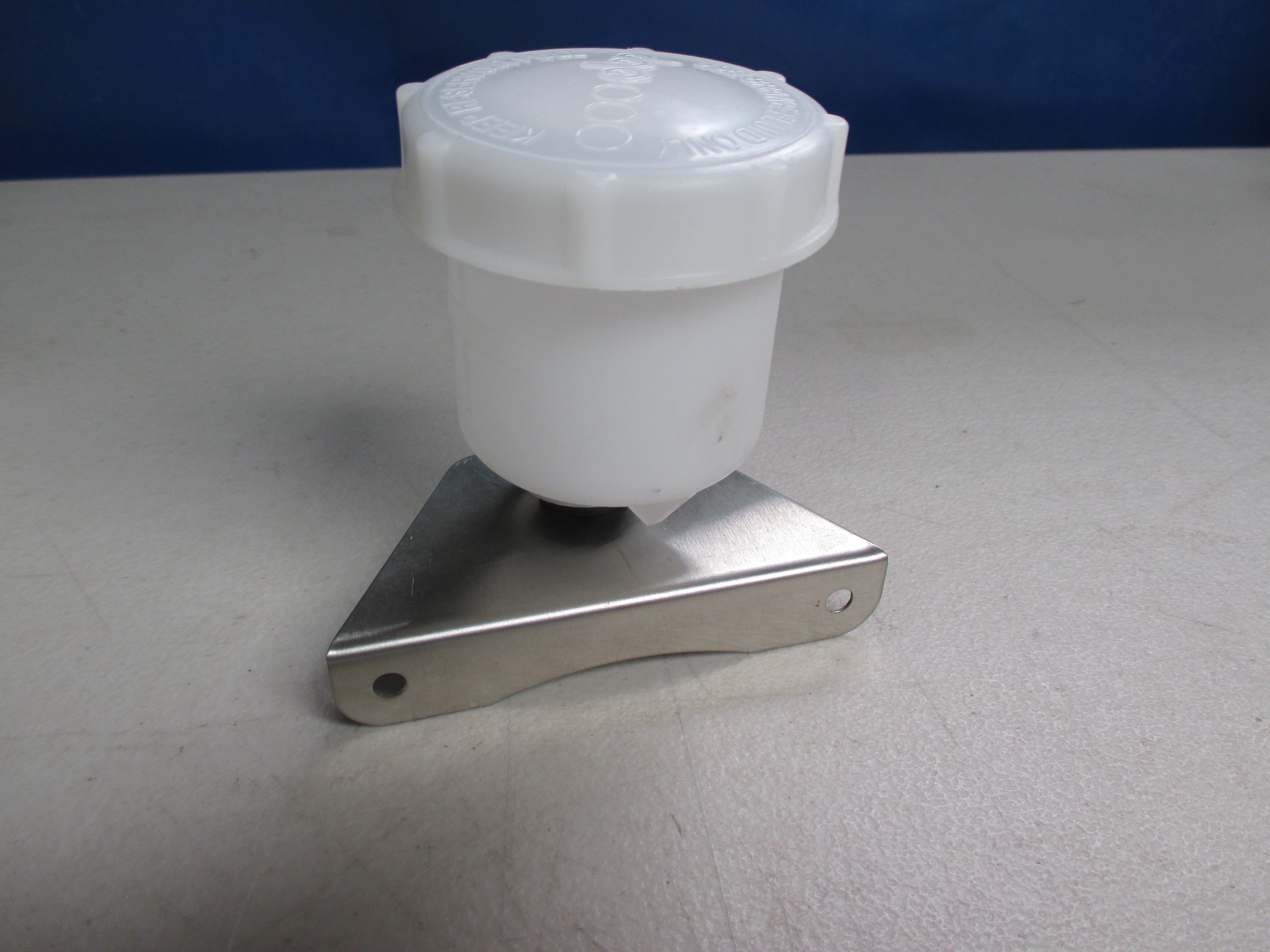 MOUNTING BRACKET FOR GIRLING TYPE RESERVOIRS - Image 3
