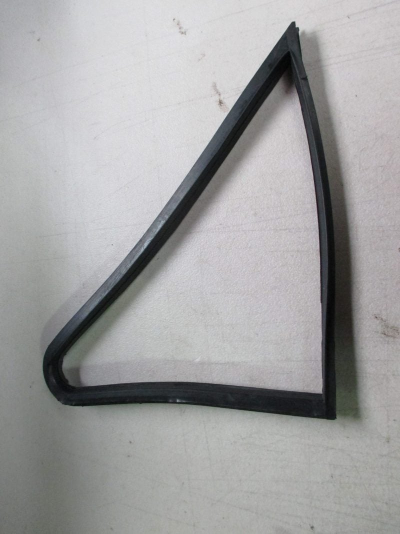 PAIR OF MK1 ESCORT, FRONT 1/4 LIGHT SEALS (NON OPENING)