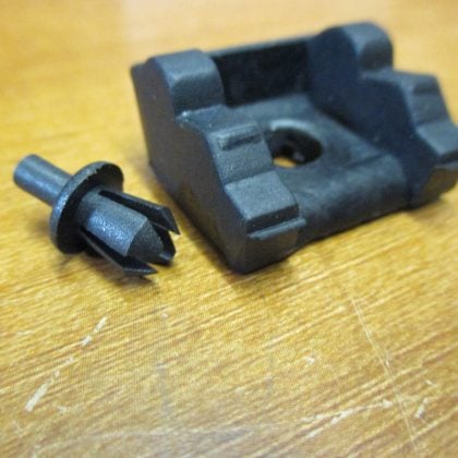 MK1 ESCORT, BONNET, CENTRE,BULKHEAD, RUBBER/RUBBERS AND RIVET