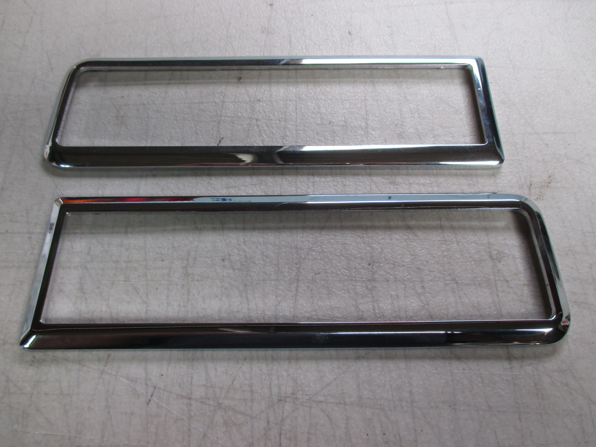 PAIR OF MK1 ESCORT, REAR LIGHT, CHROME SURROUNDS - Image 3