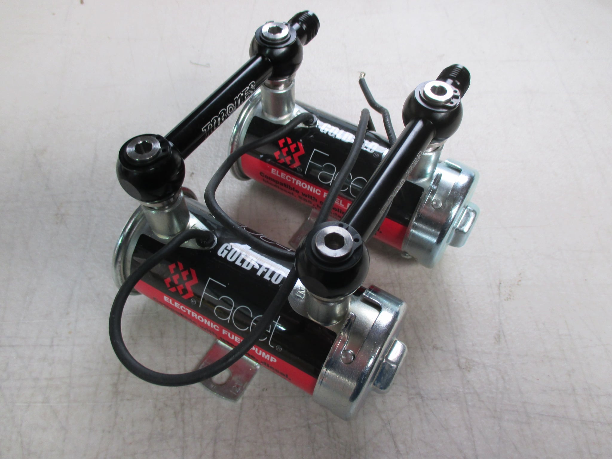 TWIN FACET,RED TOP, GOLD FLO, PUMPS WITH ALLOY LINK PIPE (BLACK)
