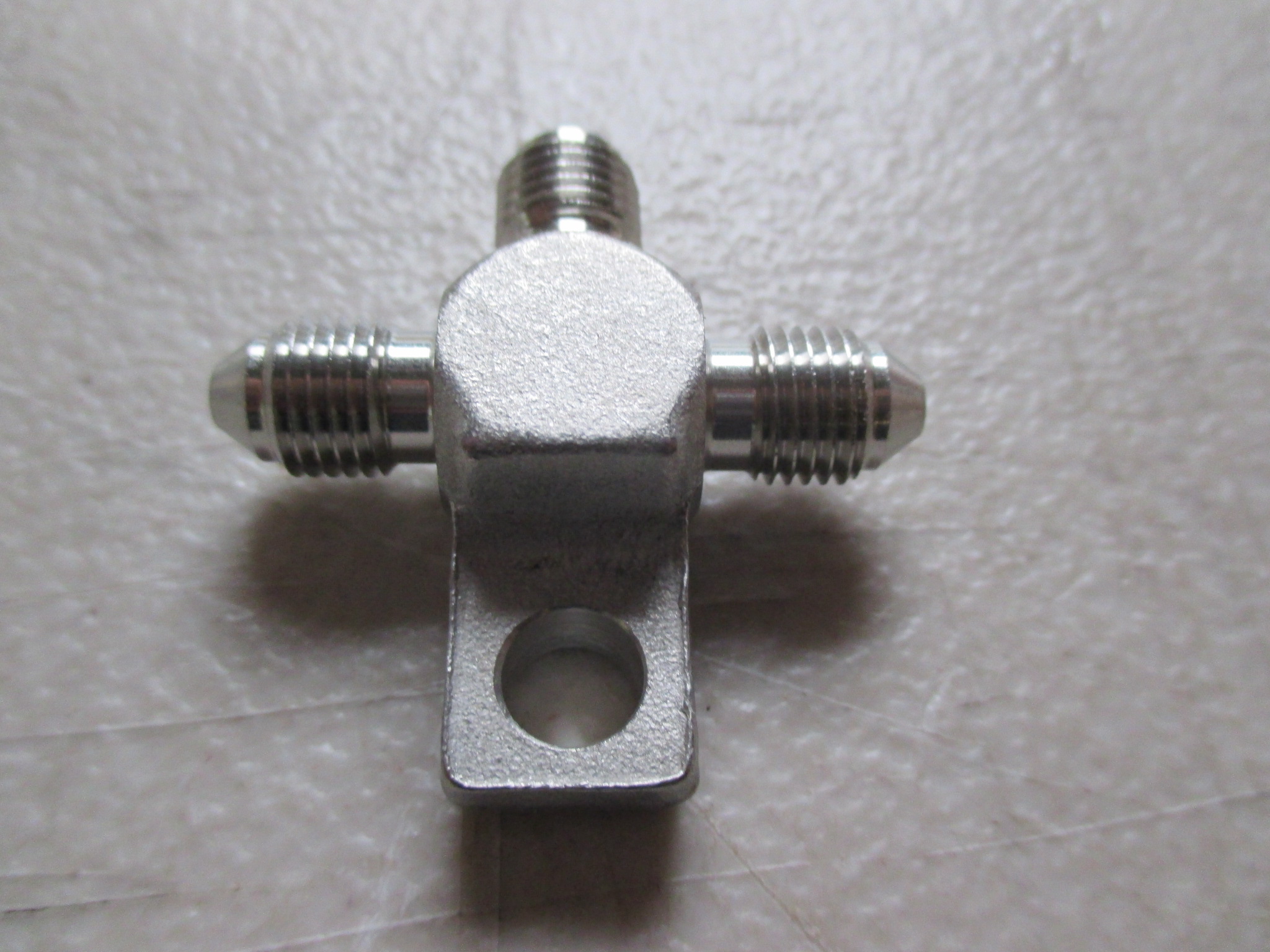 BRAKE PIPE,STAINLESS STEEL, 3/8" X 24 UNF, -3, AN3, MALE T PIECE WITH LUG MOUNT