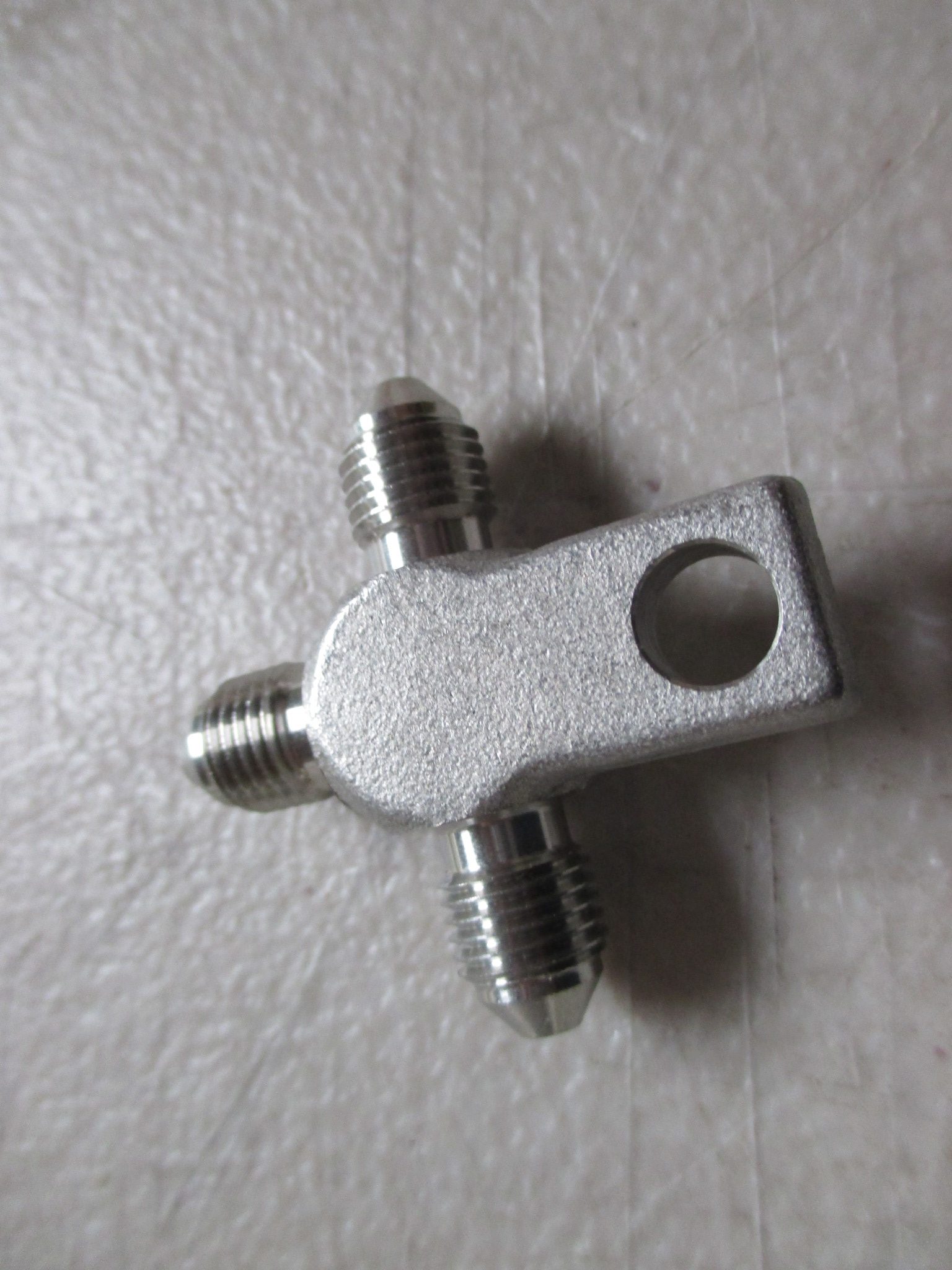 BRAKE PIPE,STAINLESS STEEL, 3/8" X 24 UNF, -3, AN3, MALE T PIECE WITH LUG MOUNT - Image 3