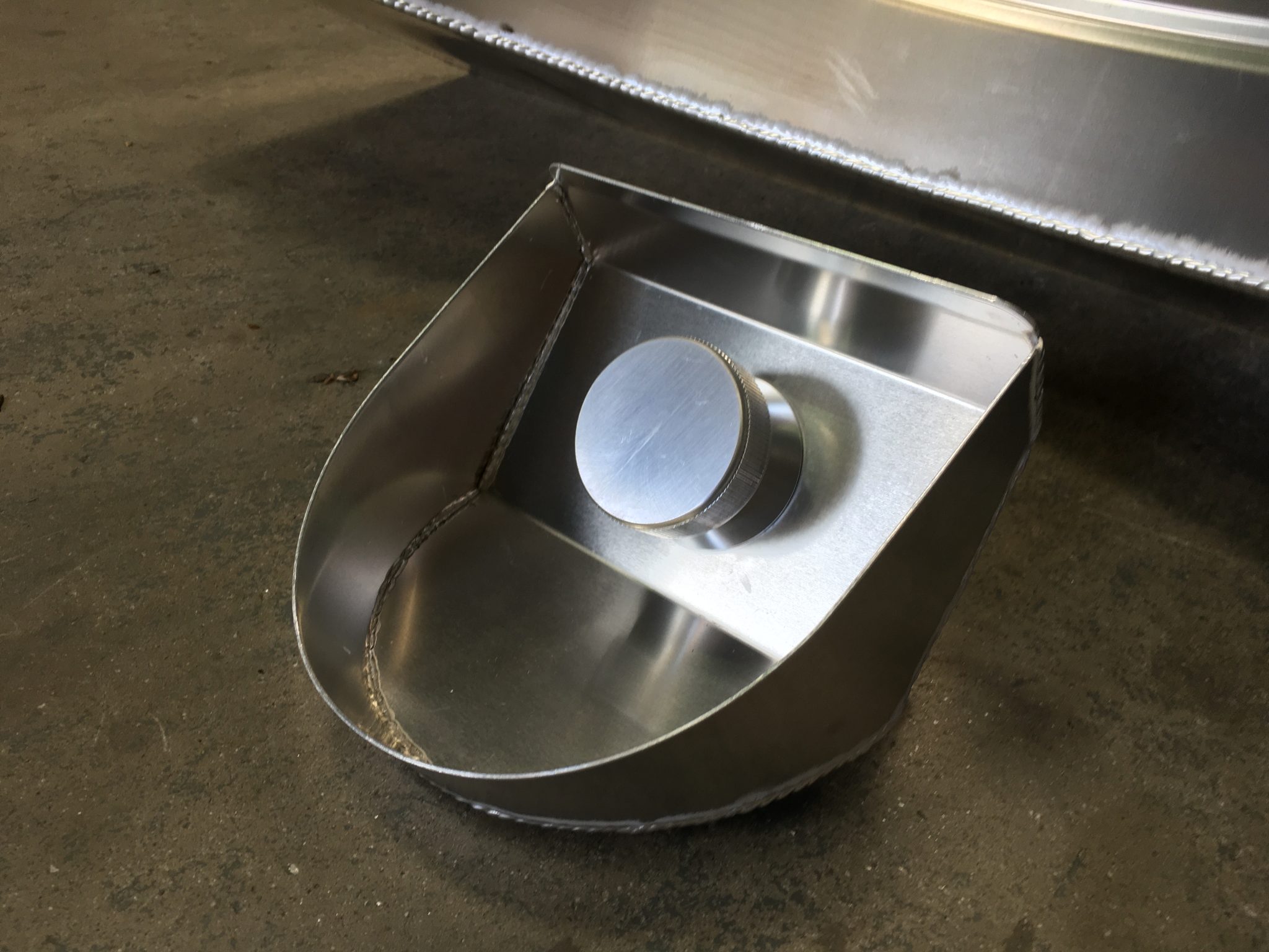 ESCORT MK1,MK2, ALLOY, SHAPED, INJECTION FUEL TANK WITH SCREW FITTINGS - Image 4