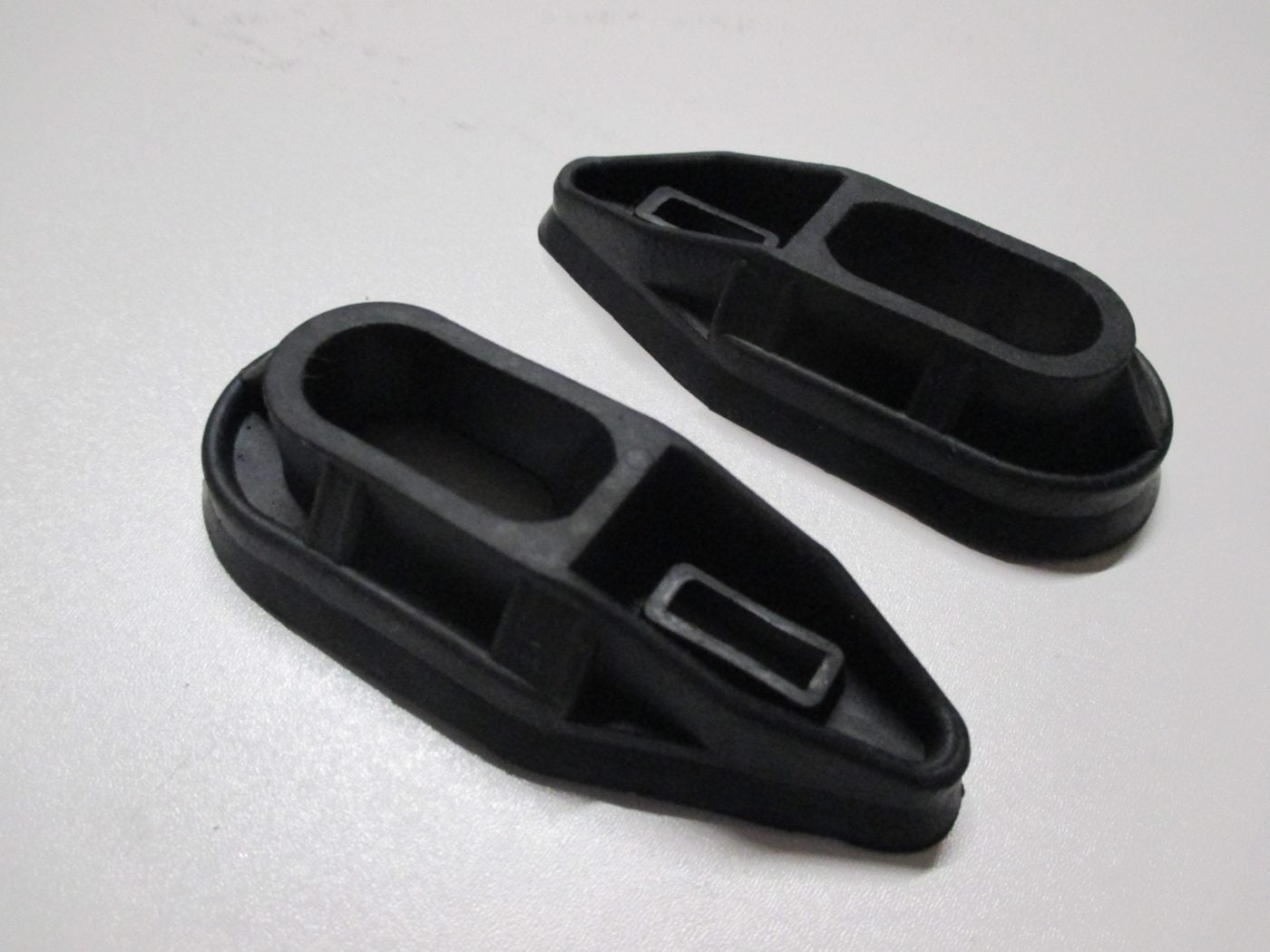 MK1 ESCORT,PAIR OF, REAR, WHEEL, CYLINDER, GAITERS, (JAN 69 - ONWARDS)