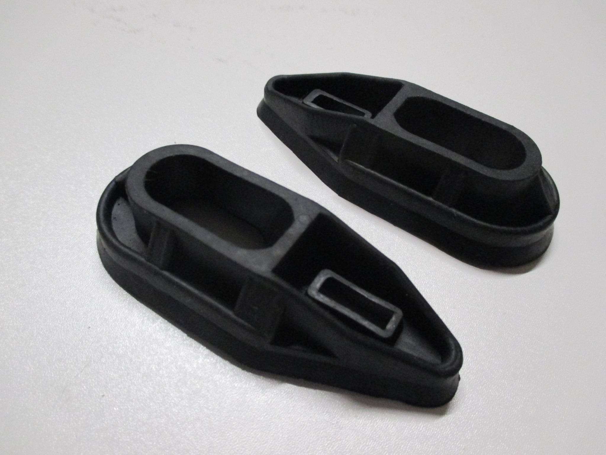 MK1 ESCORT,PAIR OF, REAR, WHEEL, CYLINDER, GAITERS, (JAN 69 - ONWARDS)