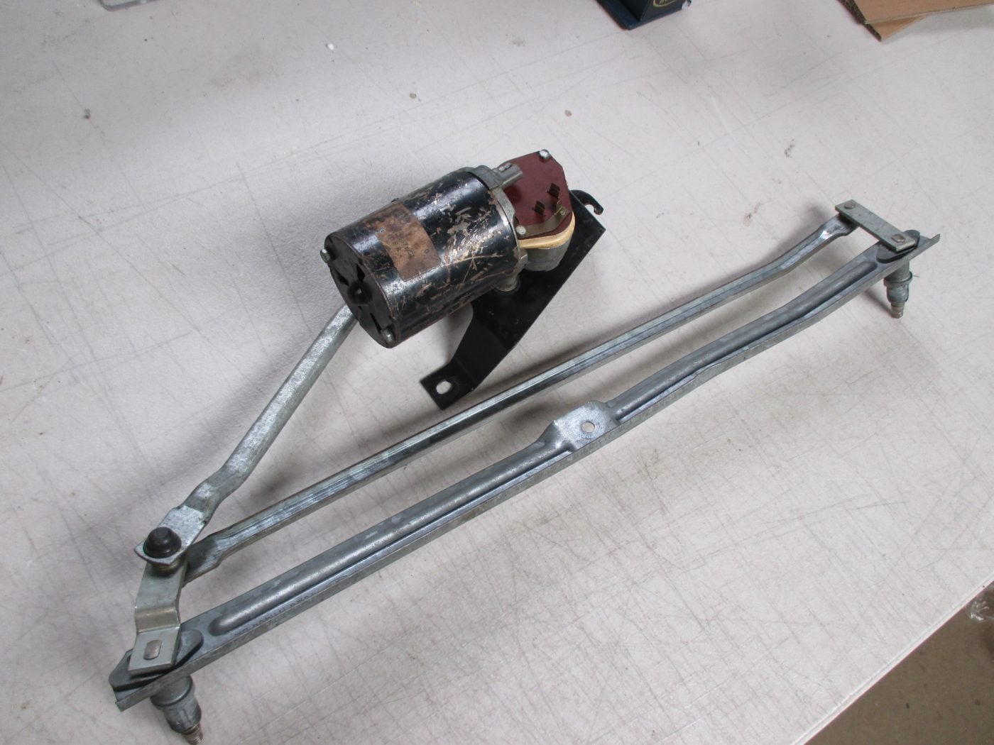 MK2 ESCORT, USED , LEFT HAND DRIVE WIPER LINKAGE AND MOTOR