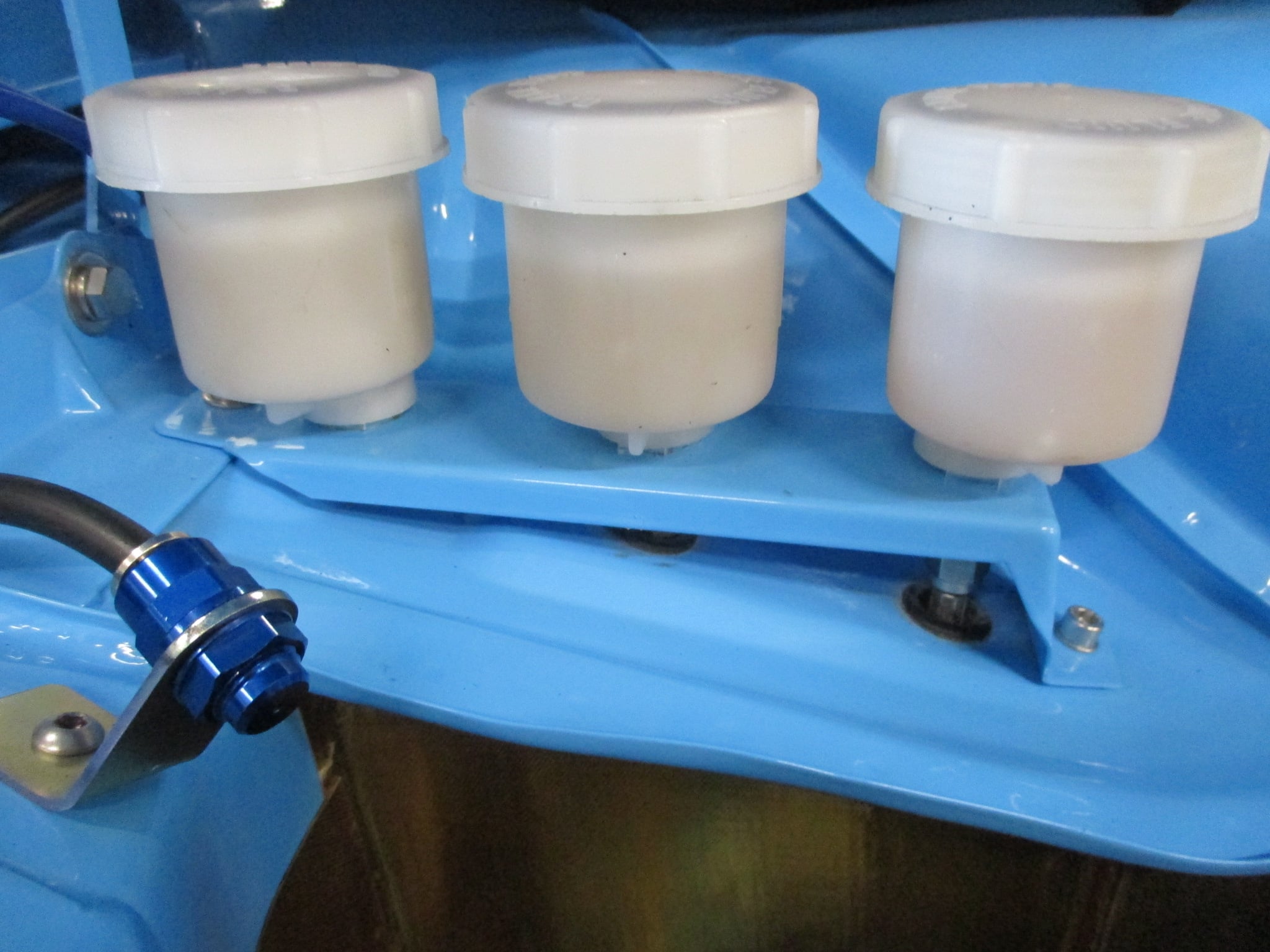 MK1 ESCORT, BRAKE RESERVOIR BRACKET, FOR GIRLING TYPE RESERVOIRS,WITHOUT HOLES - Image 4
