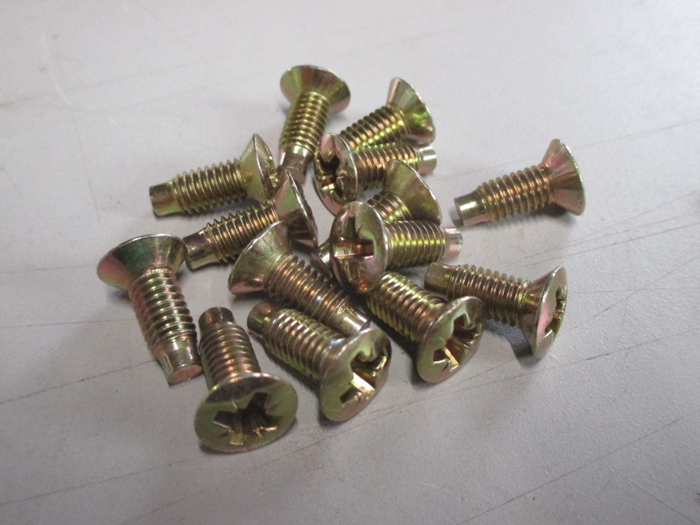 MK2 ESCORT, DOOR LATCH/LOCK AND STRIKER PLATE SCREWS