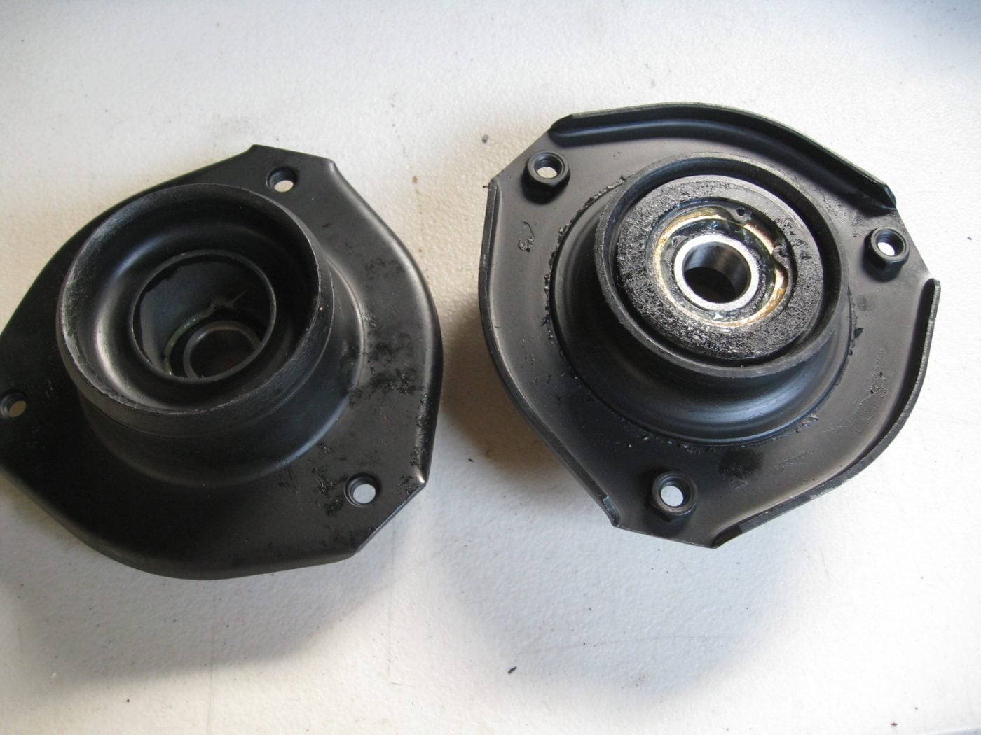 PAIR OF ESCORT,MK1,MK2, ROLLER BEARING TOP MOUNTS,RBTM