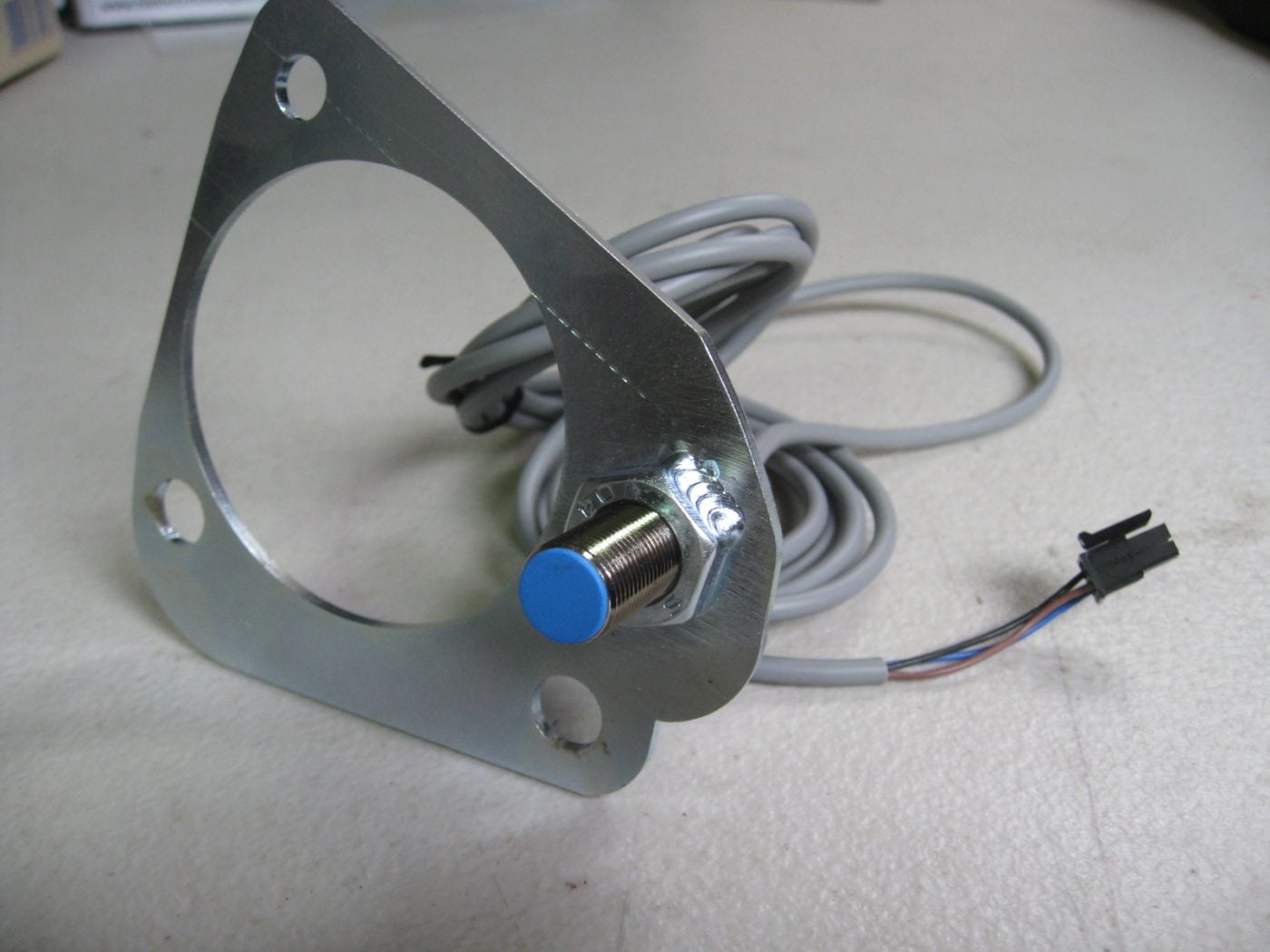 MONIT WHEEL SPEED SENSOR AND BRACKET TO FIT ESCORT STRUT, LEFT HANDSIDE