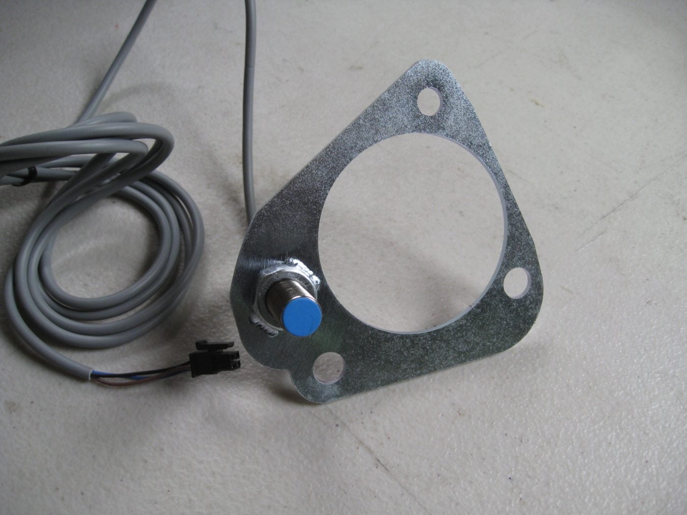 MONIT WHEEL SPEED SENSOR AND BRACKET TO FIT MK1, MK2 ESCORT STRUT, RIGHT HANDSIDE