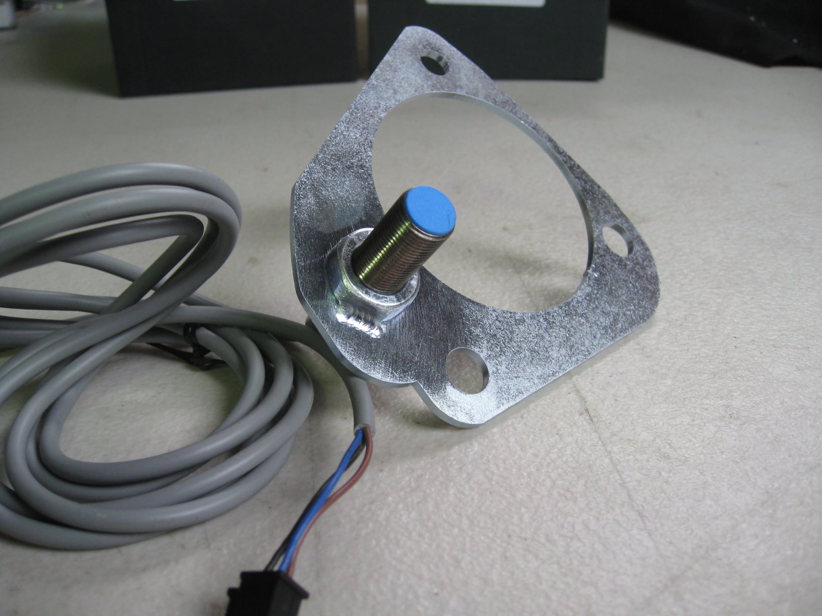MONIT WHEEL SPEED SENSOR AND BRACKET TO FIT MK1, MK2 ESCORT STRUT, RIGHT HANDSIDE - Image 3