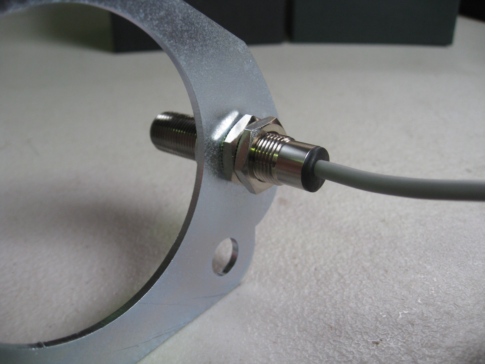 MONIT WHEEL SPEED SENSOR AND BRACKET TO FIT MK1, MK2 ESCORT STRUT, RIGHT HANDSIDE - Image 2