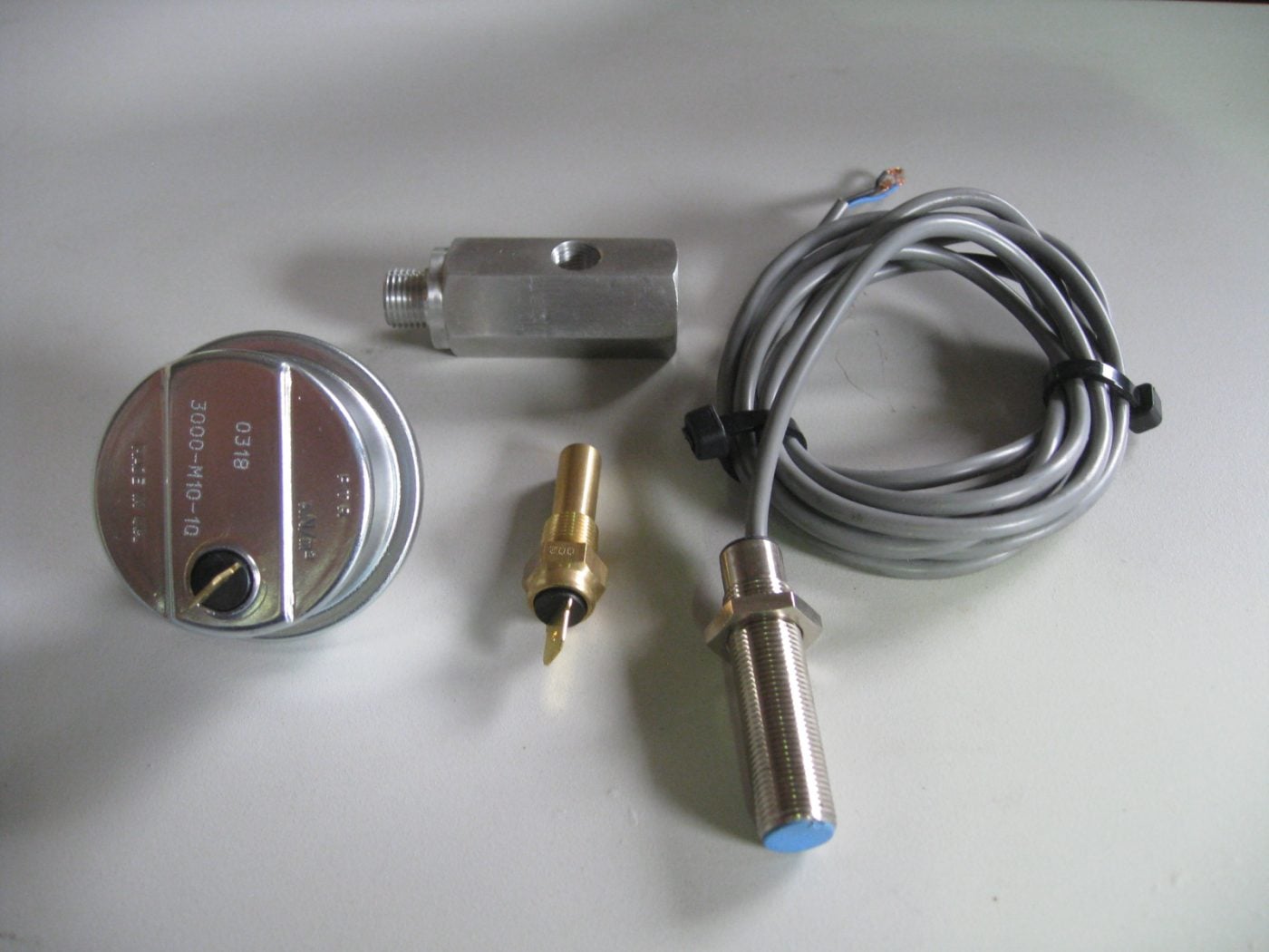 RACETECH, OIL + WATER SENDER,  WHEEL SENSOR, OIL SENDER T PIECE