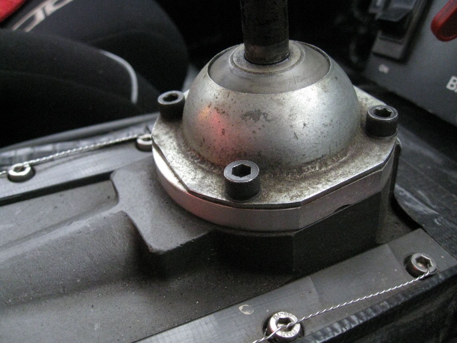 MG METRO 6R4, GEARLEVER HOUSING - Image 5