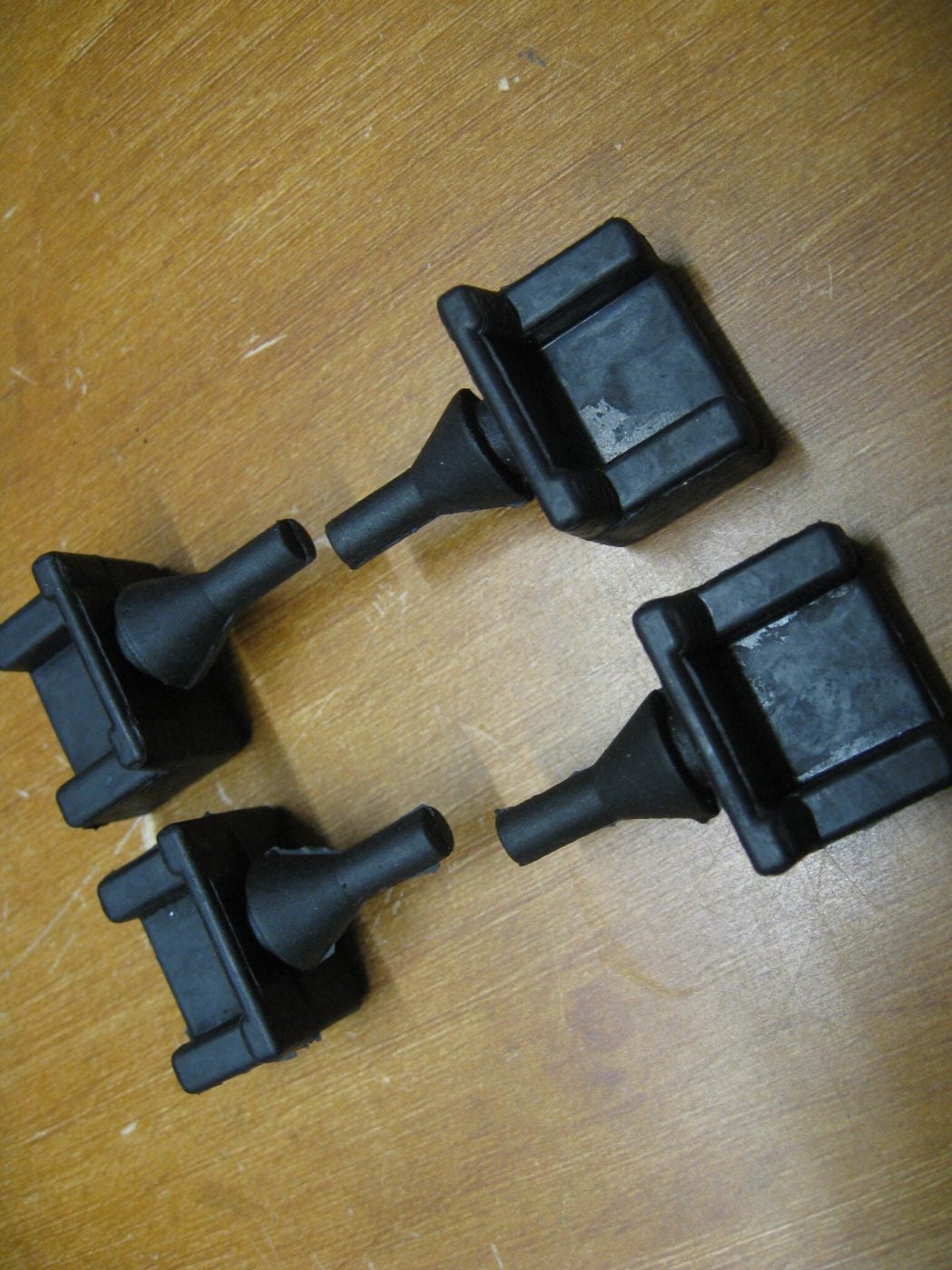 MK1 ESCORT, BONNET RUBBERS,WING RAIL RUBBERS