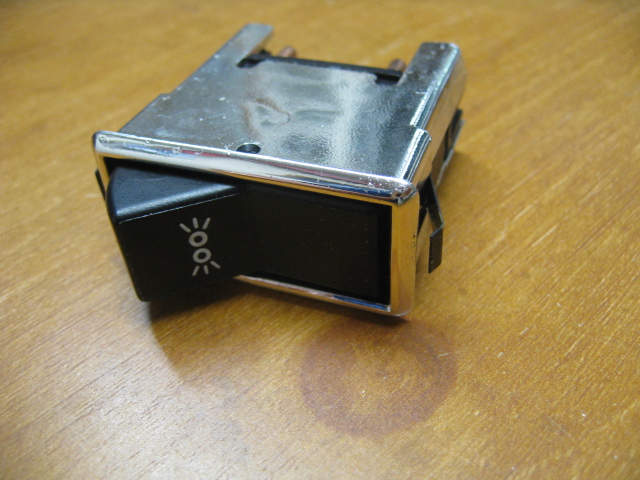 RECONDITIONED MK1 ESCORT HAZARD WARNING LIGHT SWITCH - Image 3
