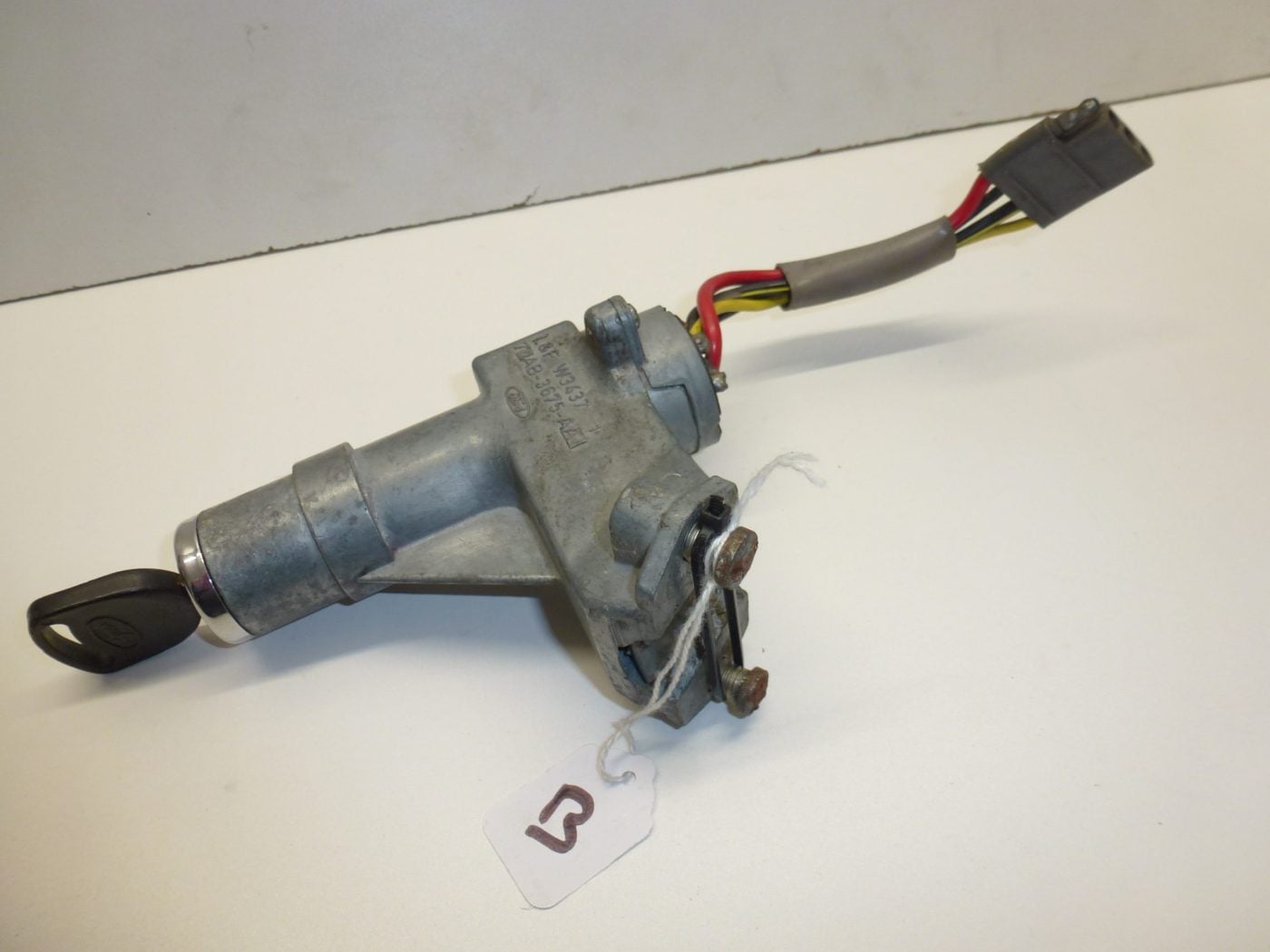 MK2 ESCORT, IGNITION SWITCH WITH KEY WITH OLDER TYPE PLUG