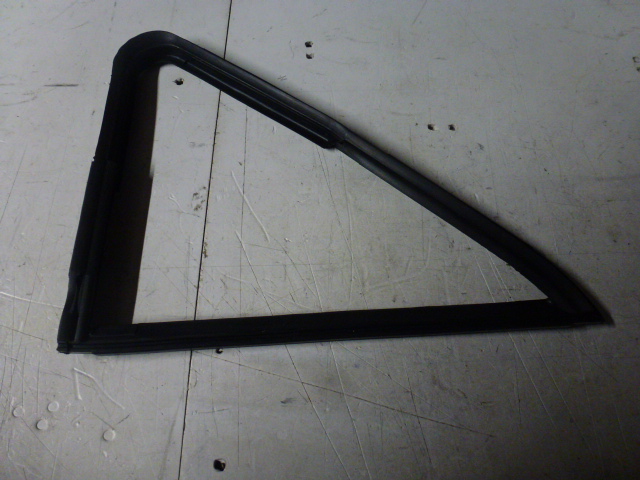 MK1 CORTINA, FRONT OPENING 1/4 WINDOW RUBBERS - Image 2