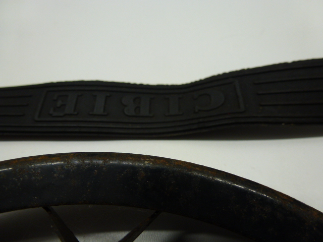 ORIGINAL CIBIE OSCAR LAMP GRILLS WITH RUBBER STRAP - Image 3