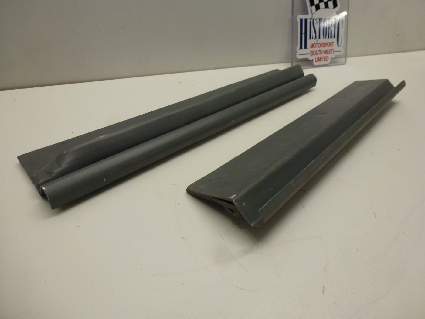 EARLY ESCORT MK1, 2 DOOR, FRONT SEAT RETAINERS