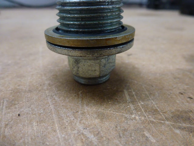 MK1, MK2 ESCORT, FUEL TANK FITTING WITH FILTER - Image 2