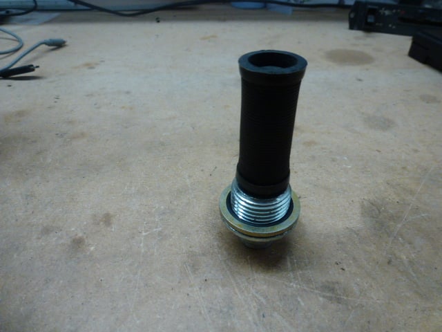 MK1, MK2 ESCORT, FUEL TANK FITTING WITH FILTER - Image 3