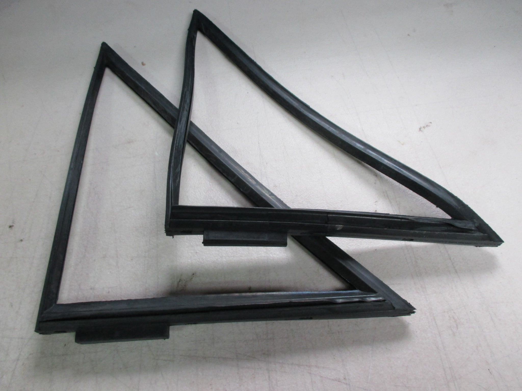 MK2 ESCORT, FULL RUBBER WINDOW AND DOOR SEAL KIT - Image 5