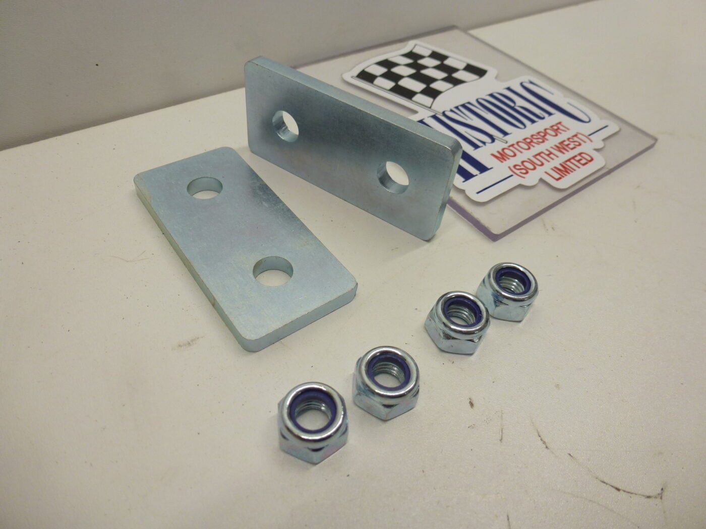 MK2 ESCORT DOOR HINGE MOUNT PLATES WITH NUTS